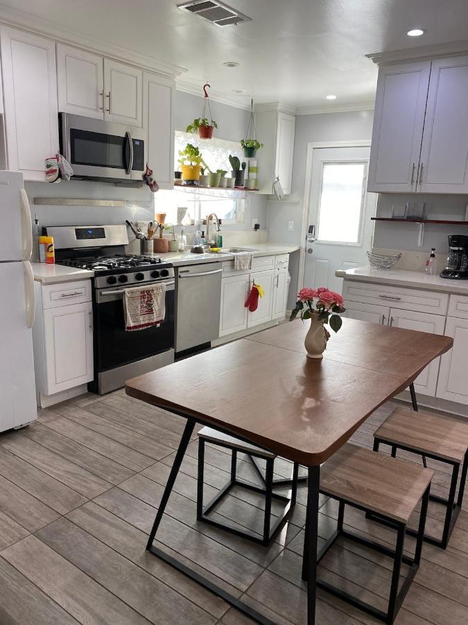 Private Room In La With Free Wifi And Tv With Shared Kitchen Los Angeles Exterior photo