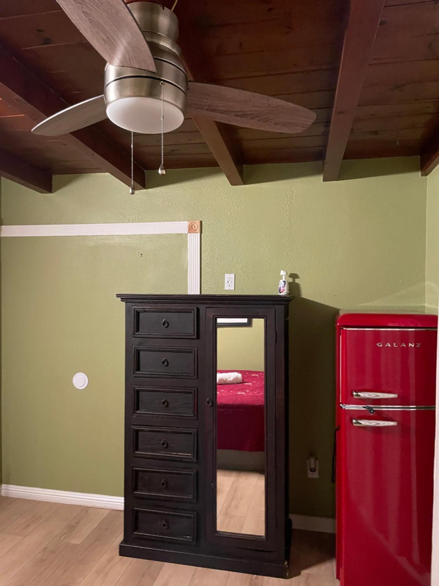 Private Room In La With Free Wifi And Tv With Shared Kitchen Los Angeles Exterior photo